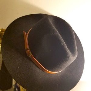 Wide brimmed hat